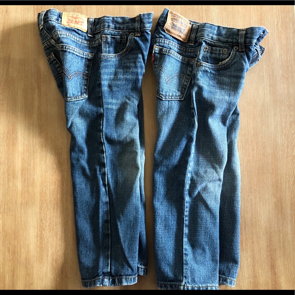 🆕 Listing!!! 2 pairs of Levi’s